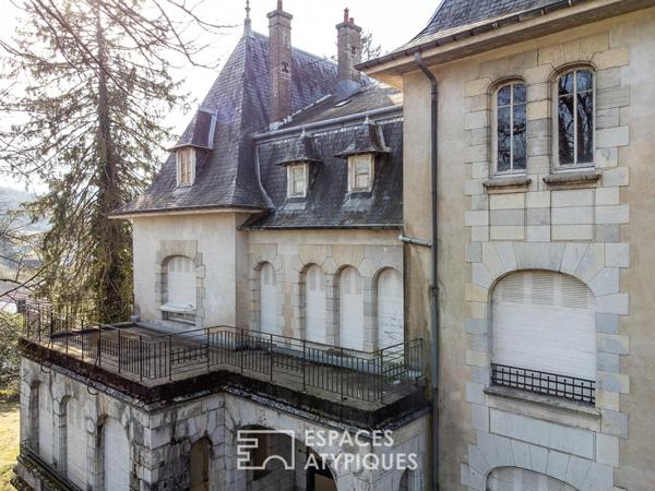 Villa de caractère à réinventer avec son parc arboré