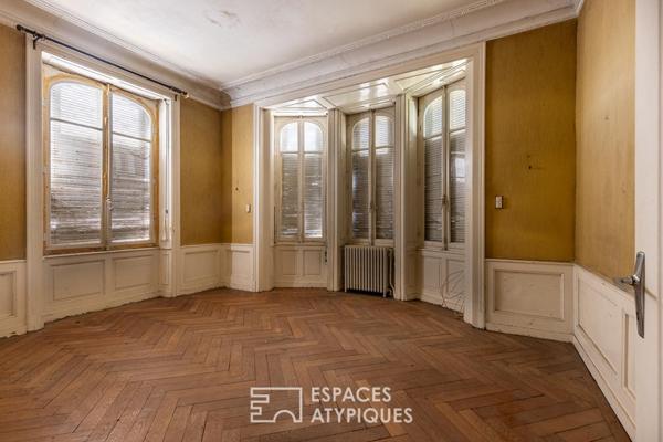 Villa de caractère à réinventer avec son parc arboré