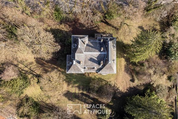 Villa de caractère à réinventer avec son parc arboré