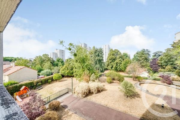 Appartement F3 à vendre  3 pièces - 75,90 m 2   VILLEJUIF  - 94