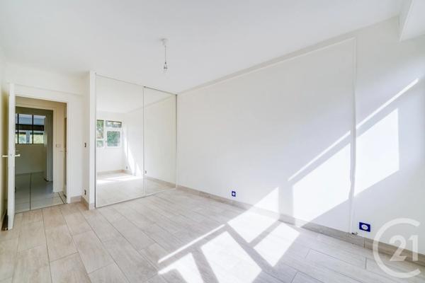 Appartement F3 à vendre  3 pièces - 75,90 m 2   VILLEJUIF  - 94