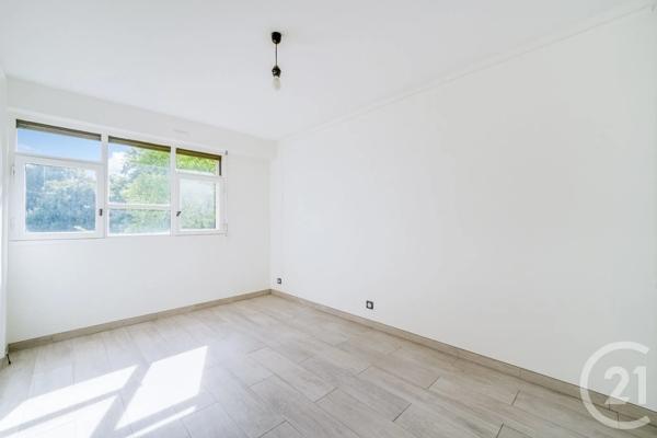 Appartement F3 à vendre  3 pièces - 75,90 m 2   VILLEJUIF  - 94