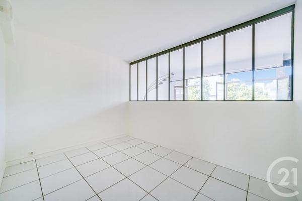 Appartement F3 à vendre  3 pièces - 75,90 m 2   VILLEJUIF  - 94