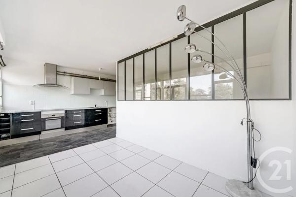 Appartement F3 à vendre  3 pièces - 75,90 m 2   VILLEJUIF  - 94