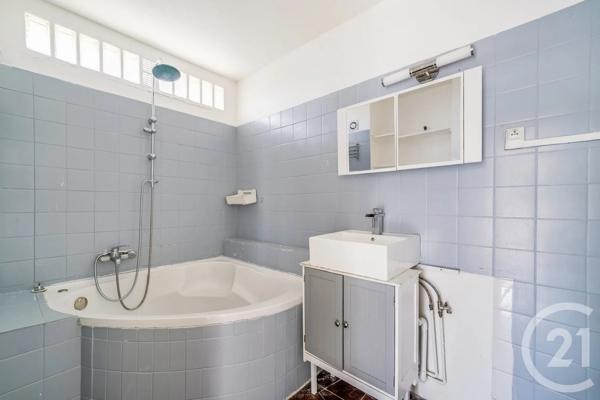 Appartement F3 à vendre  3 pièces - 75,90 m 2   VILLEJUIF  - 94