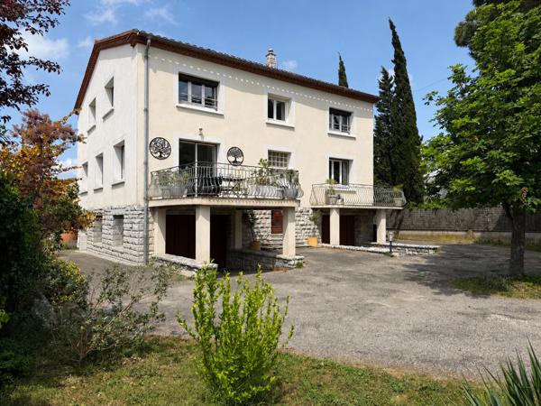 BELLE MAISON FAMILIALE PROCHE CENTRE-VILLE AVEC PISCINE