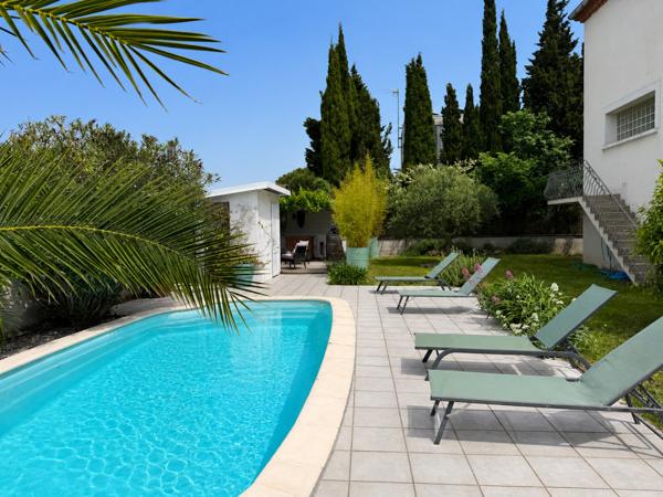 BELLE MAISON FAMILIALE PROCHE CENTRE-VILLE AVEC PISCINE