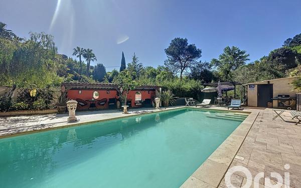 Maison à vendre    6 pièces • 146 m2 Saint-Paul-de-Vence