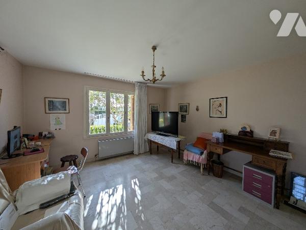 BOURG LES VALENCE - Maison T6, 135 m²