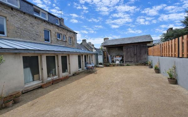 Maison à vendre    6 pièces •  Locquirec