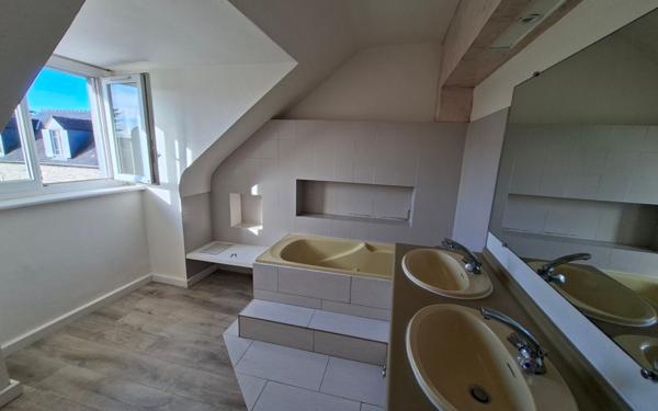 Maison à vendre    6 pièces •  Locquirec