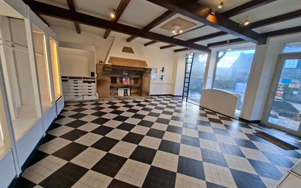 Maison à vendre    6 pièces •  Locquirec