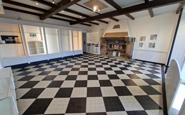 Maison à vendre    6 pièces •  Locquirec