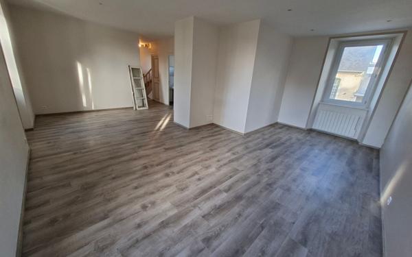 Maison à vendre    6 pièces •  Locquirec