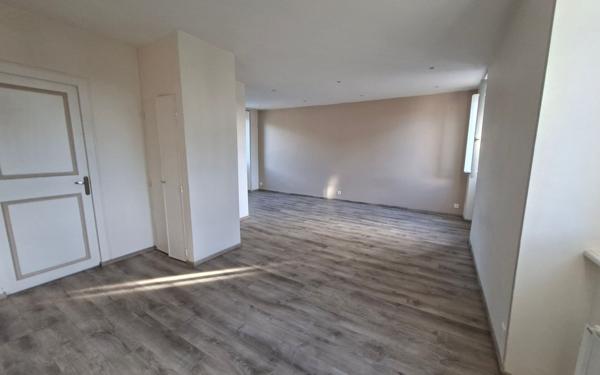 Maison à vendre    6 pièces •  Locquirec