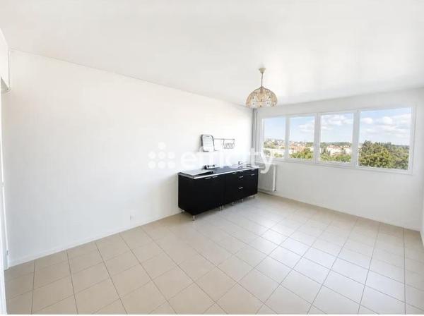Appartement
         3 pièces
        - 52 m² Exclusivité 150 000 € *