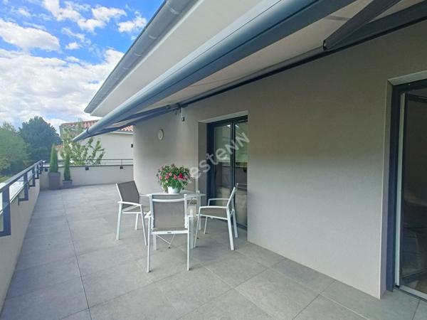 Superbe appartement de type 4 avec terrasse, stationnement et garage!