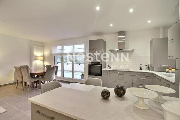 Superbe appartement de type 4 avec terrasse, stationnement et garage!