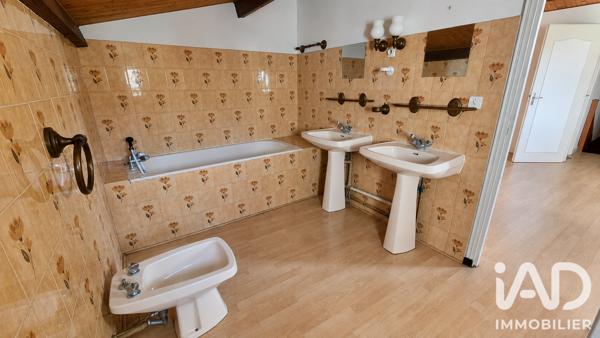 Maison à vendre 6 pièces 163 m² Saint-Yrieix-sur-Charente