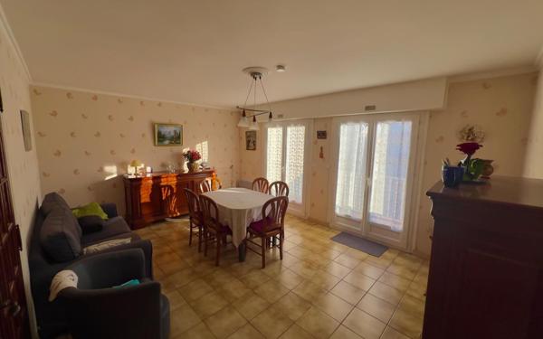 Appartement à vendre    3 pièces • 69,79 m2 Villeparisis