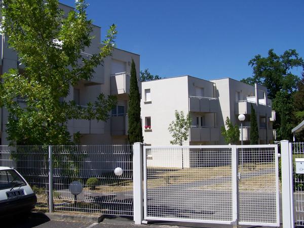 CAMPUS PESSAC : T2 avec balcons et parkings