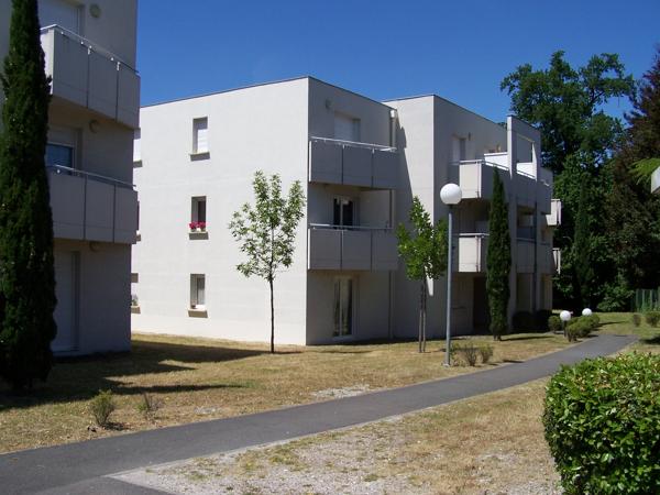 CAMPUS PESSAC : T2 avec balcons et parkings