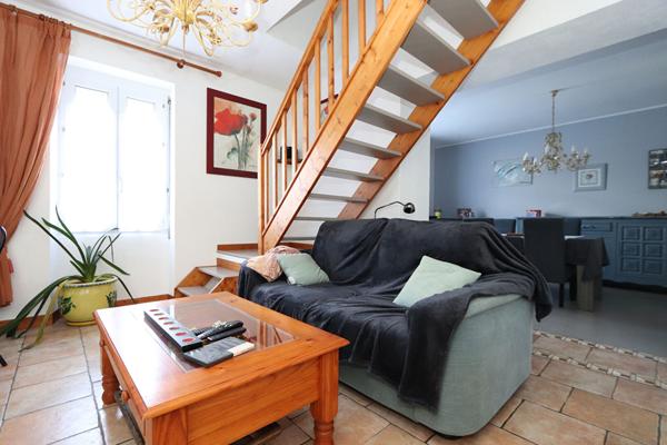 Maison familiale 3 chambres avec vie de plain-pied, cour extérieure et garage - 100 m² au sol