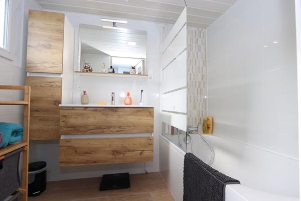 Maison familiale 3 chambres avec vie de plain-pied, cour extérieure et garage - 100 m² au sol