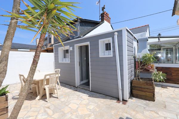 Maison familiale 3 chambres avec vie de plain-pied, cour extérieure et garage - 100 m² au sol