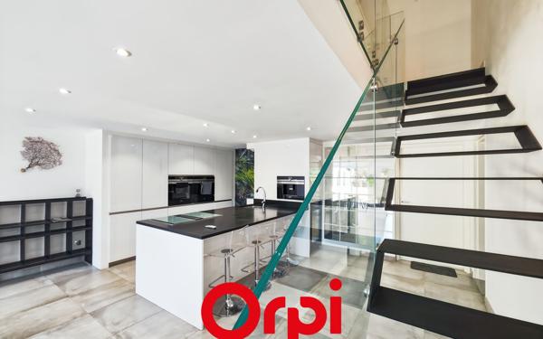 Appartement à vendre    4 pièces • 131,92 m2 Bandol