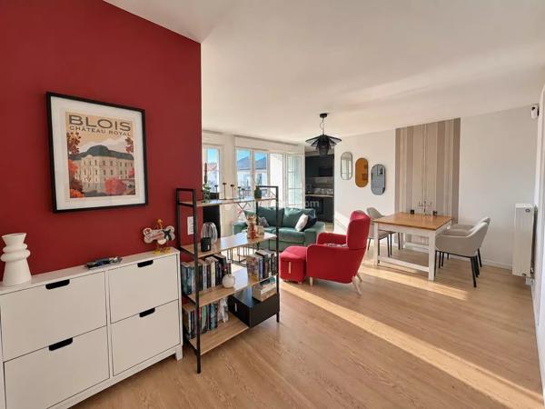 Vente                                                      Appartement
                        
                     3 pièces                      60 m2                     à Serris