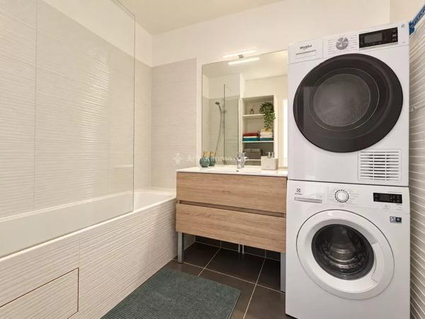 Vente                                                      Appartement
                        
                     3 pièces                      60 m2                     à Serris