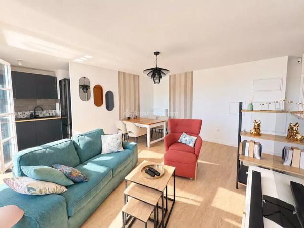 Vente                                                      Appartement
                        
                     3 pièces                      60 m2                     à Serris
