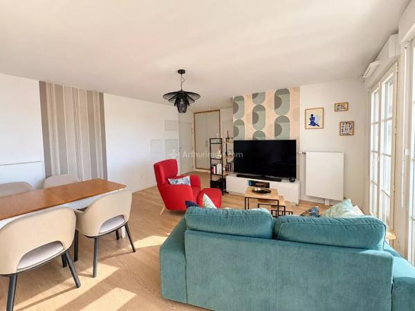 Vente                                                      Appartement
                        
                     3 pièces                      60 m2                     à Serris