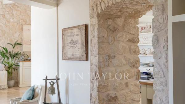 Charmante maison magnifiquement rénovée à Roquefort Les Pins