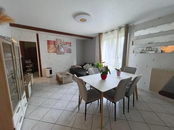 Appartement à louer 4 pièces 80.5m² Seloncourt (25230)