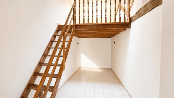 Maison de ville / appartement avec cours et parking privé