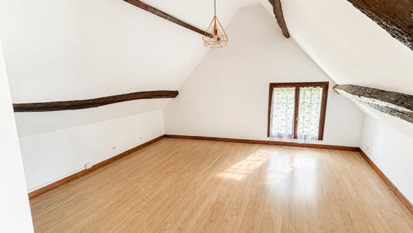 Maison de ville / appartement avec cours et parking privé