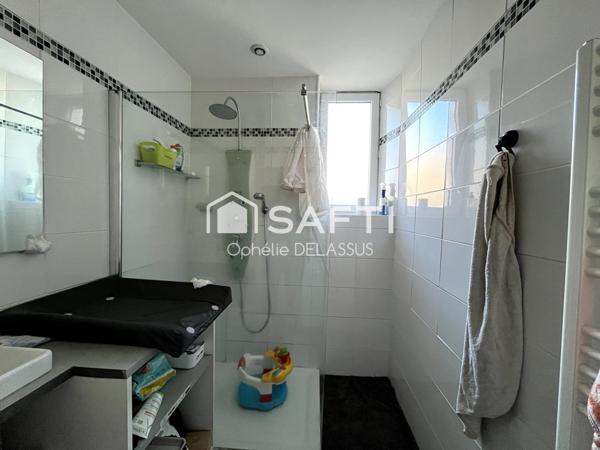 À SAINT-CLÉMENT, MAISON FAMILIALE AVEC GARAGE ET GRAND TERRAIN