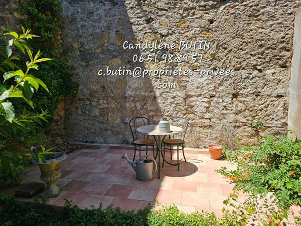 Maison de type vigneronne avec extérieur