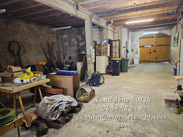 Maison de type vigneronne avec extérieur