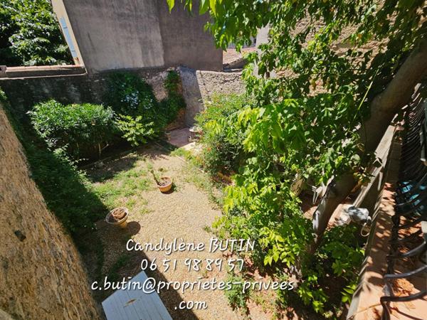 Maison de type vigneronne avec extérieur