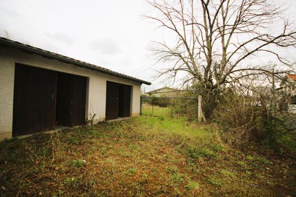 Montauban (82000) EXCLUSIVITÉ, MONTAUBAN, BÂTIMENT COMPOSÉ DE 3 GARAGES SUR UN TERRAIN DE 743M².