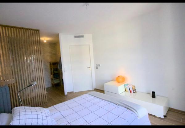 Appartement à vendre 2 pièces  dernier étage terrasse ascenseur et garage AIX EN PROVENCE (13)