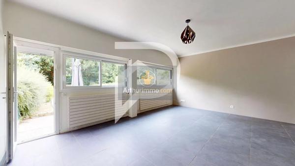 Vente                                                      Maison
                        
                     5 pièces                      106 m2                     à Marly-le-Roi