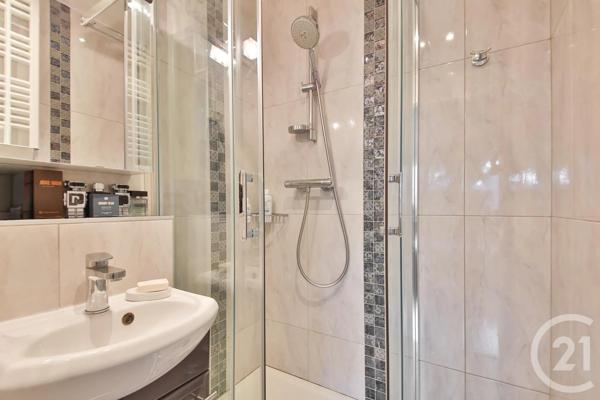Appartement F5 à vendre  4 pièces - 101,03 m 2   PARIS  - 75016