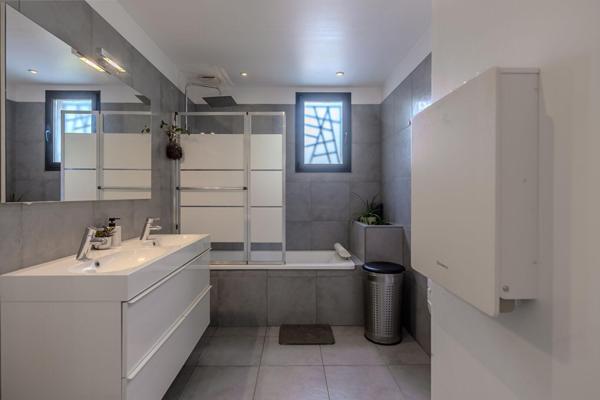 Volumes, lumière et confort optimal pour cette maison contemporaine