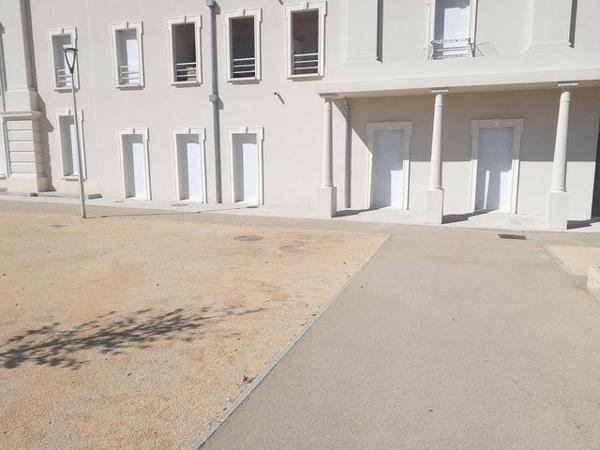 Location Local commercial 3 pièces 160 m² - Les Corniches de Caronte Port De Bouc 13110