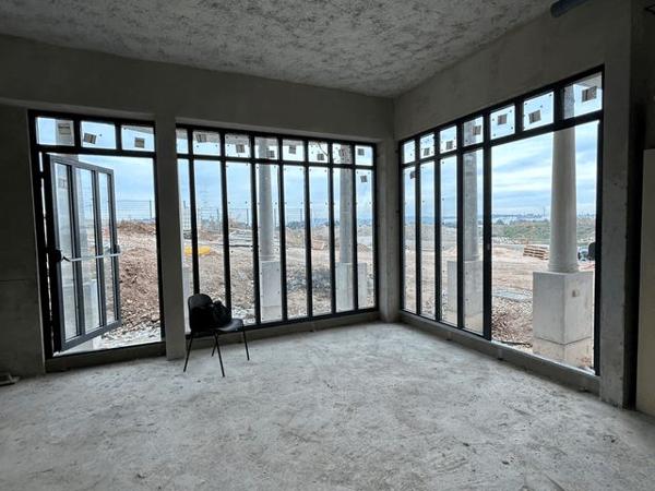 Location Local commercial 3 pièces 160 m² - Les Corniches de Caronte Port De Bouc 13110