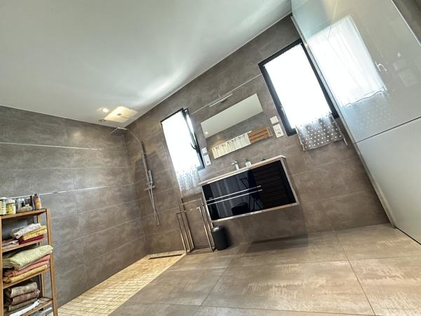 Guidel, Élégante Propriété Familiale de 198m2 sur un Magnifique Paysagé de 8 000 m² ! RARE !